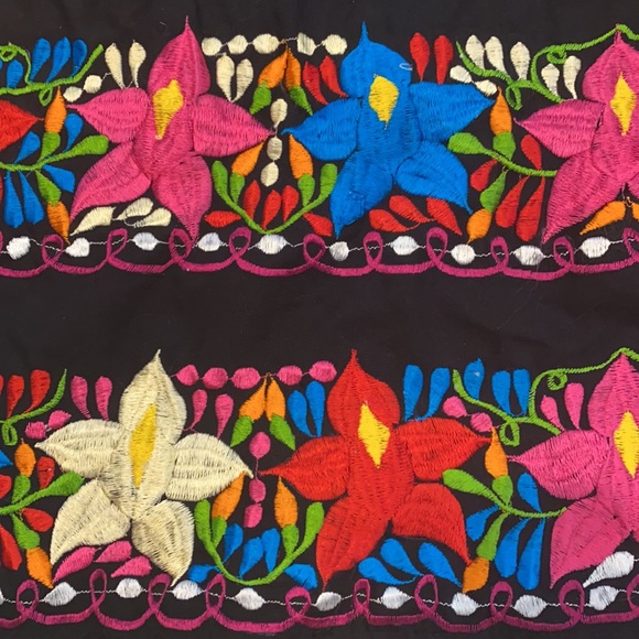 Hand Embroidered Mexican Dress Vestida - Picture 2 of 3